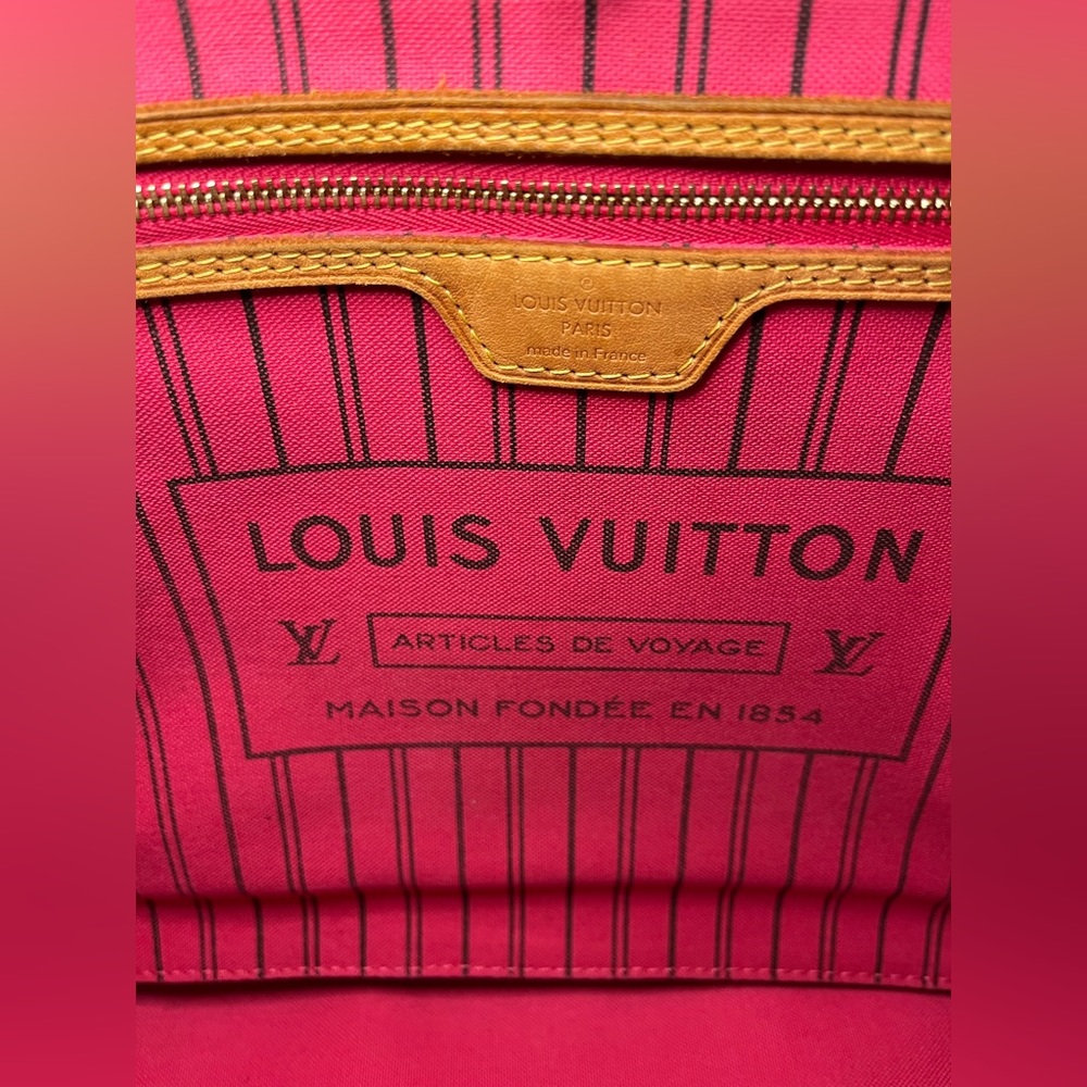 Louis Vuitton Limited Edition Love Lock Monogram Neverfull - Picture 5 of 16